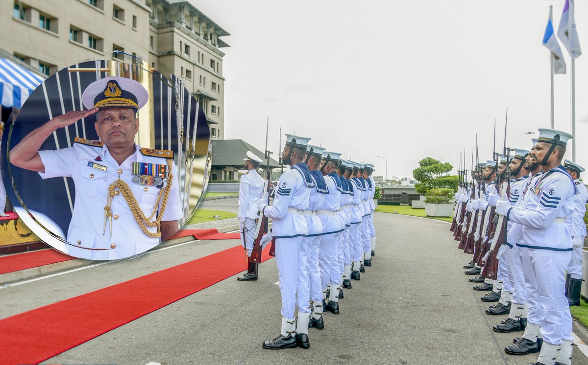 srilanka_navy's tweet image. 𝗕𝗼𝗻 𝗩𝗼𝘆𝗮𝗴𝗲!
The @srilanka_navy  bade adieu to Rear Admiral Rohan Dissanayake as he stepped ashore from active duty for the final time, relinquishing responsibilities he carried with pride.
#EndOfWatch #Retirement

Read more: shorturl.at/DaOhJ