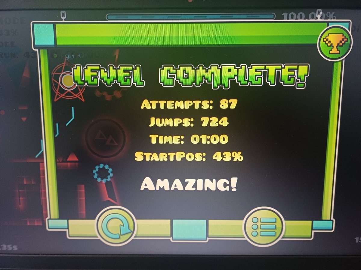 TheSantyyy tweet media