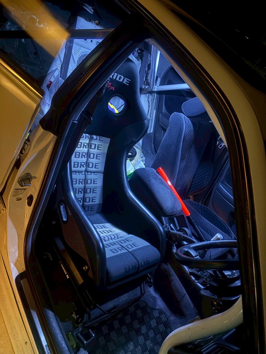 hrk04_ej's tweet photo. 新仕様

BRIDE ZETA IV
MOMO Drifting 33π

外見はシンプルでも中身はガチガチに気合い入った、そんな仕様にしたいです https://t.co/dMzfG7D9Pv