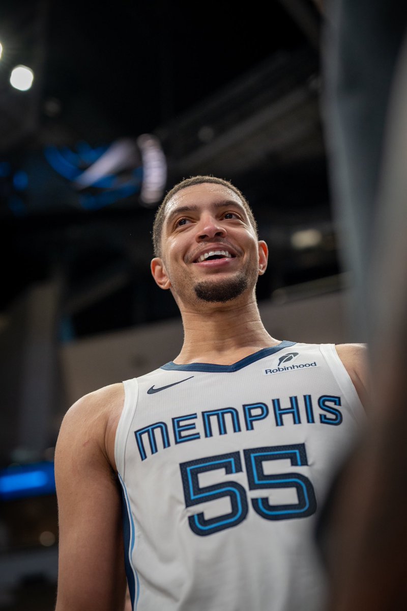 Loyola Men's Basketball tweet media