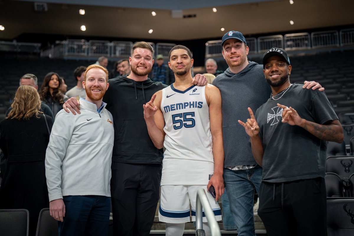 Loyola Men's Basketball tweet media