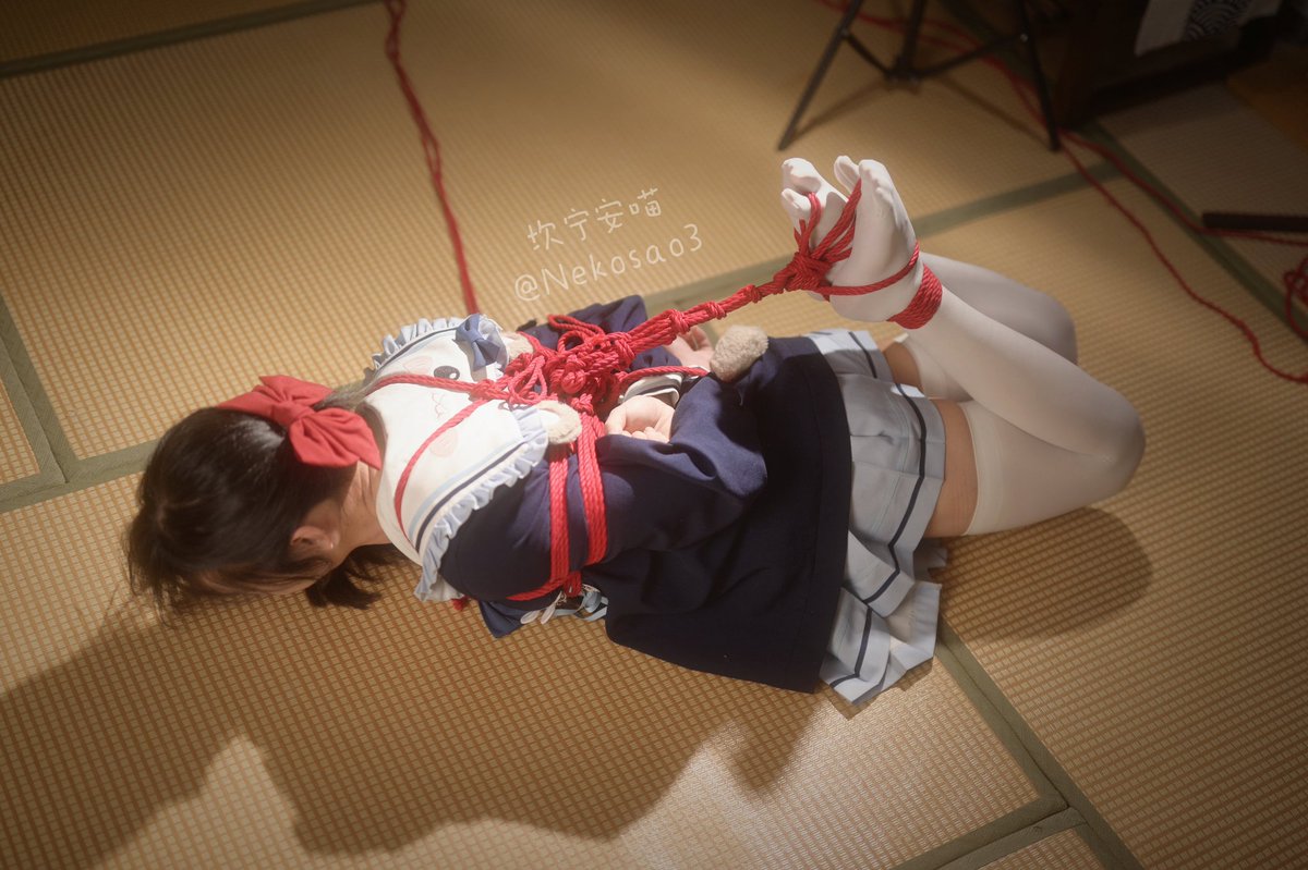 NekoSao3's tweet photo. 倔强的脚趾

摄:博丽 @ycjpoi 
缚:冷风 @LenFengZhuiYing  &amp; re @reweweHCl https://t.co/vwKVC2m1Vw