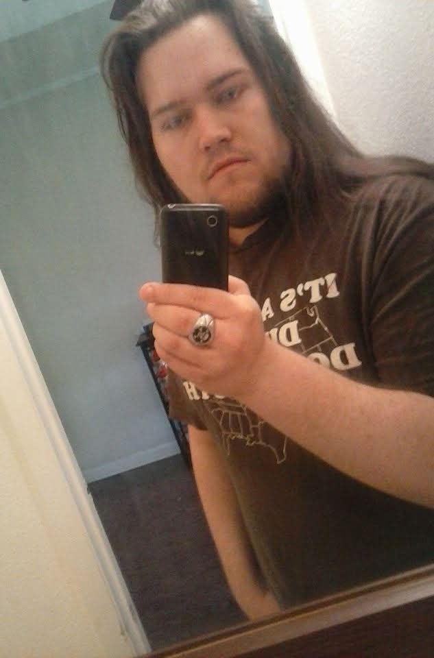 AngryArgonian's tweet photo. @lebsiankitten This was me at 240. I am now 290, but trying to go back down to that 240. I used to be an athlete so when I graduated I kept eating a lot of carbs but didn't work out anymore due to a work related injury. I became sedentary and gain a lot of weight since then. Trying my best. https://t.co/CvlY8zD3mA