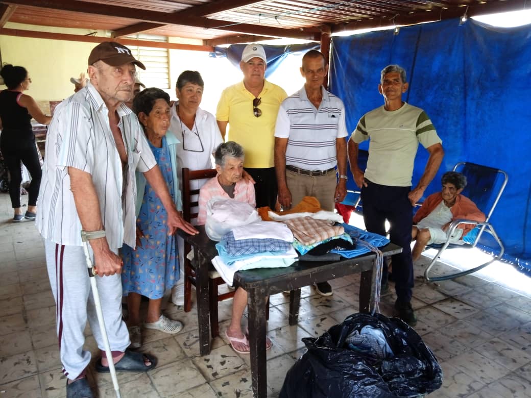 Continúan las donaciones de instituciones educativas de #CabaiguánEduca de #SanctiSpíritusEnMarcha a instituciones de salud que acogen a adultos mayores porque #CubaEsRevolución .