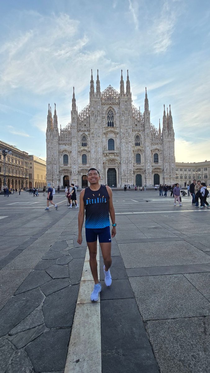 Antoni00o's tweet photo. Milano. ¿Cómo que no da la mano? Haha. https://t.co/5Mb9YxlV5U