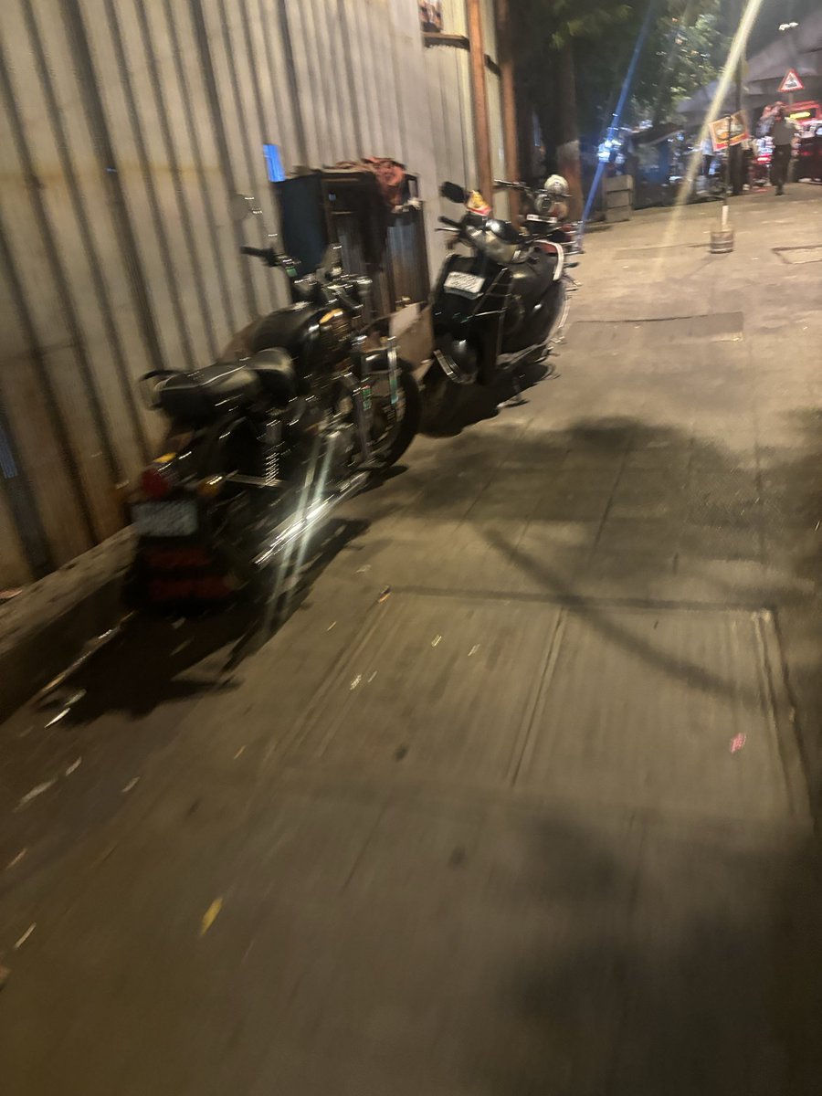 DebajitBhatta21's tweet photo. @MTPHereToHelp Mumbai never sleep.. fooootpath never empty.. Naya Palika.. Naya Naya asha… https://t.co/7KpyRT7FHJ