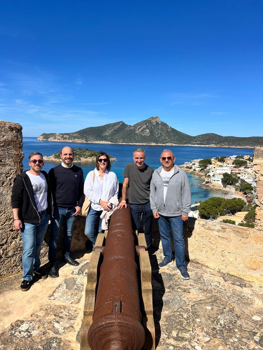 SocialistesdMca's tweet photo. Després de la Setmana Santa, arriba el temps de les Pancaritats.

👉🏼 Avui hem gaudit d’aquest gran dia que fa amb els companys i companyes d’Andratx al Castell de Sant Elm.

❤️ Gràcies per la convidada! https://t.co/hTEdK11fGW
