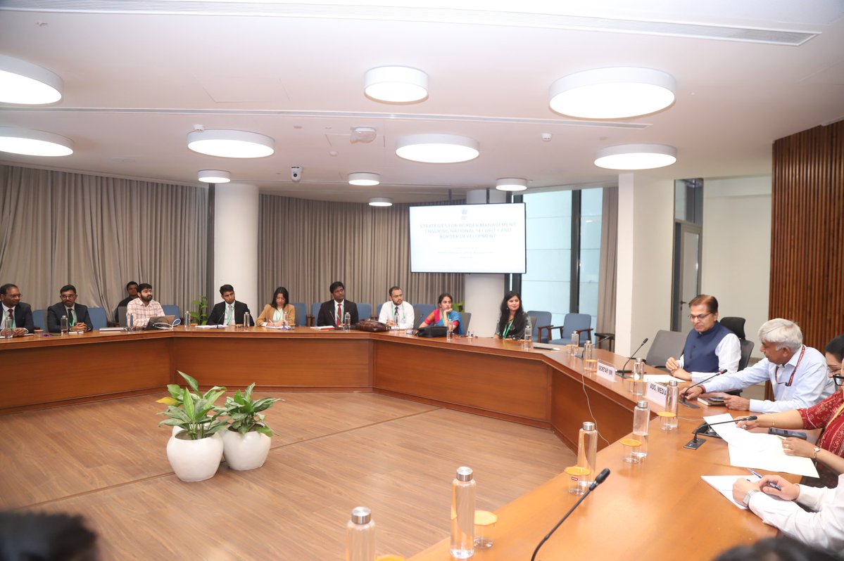 Officer Trainees - Indian Information Service 🇮🇳 tweet media