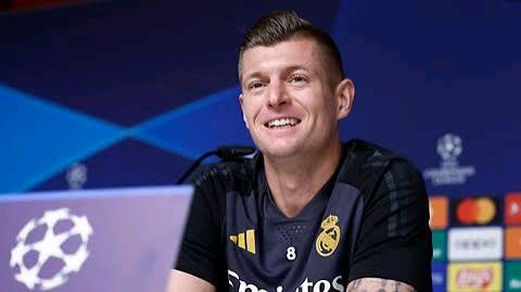 utdnarmi's tweet photo. Toni kroos

​"For those who love Cristiano and football, seeing him continue to make history and break records is wonderful... I see him happy and confident. I'm absolutely certain he'll reach that milestone. He never gets injured; he is a role model." https://t.co/ckIUBBZPXs
