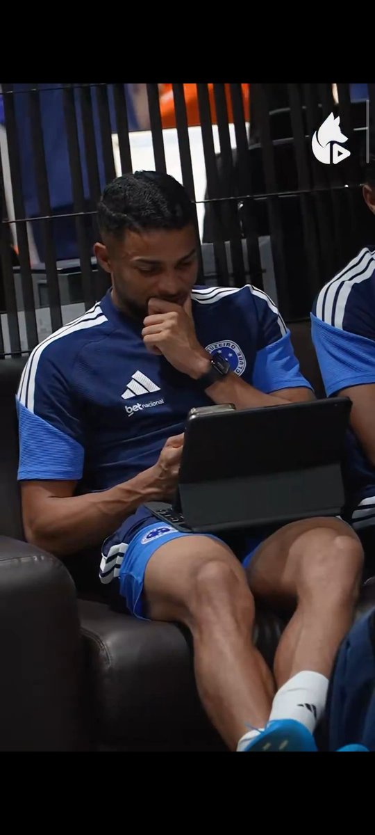 <a href="/Cruzeiro/">Cruzeiro 🦊</a> <a href="/ggaleixo/">Gustavo Aleixo</a> "Nu o Wallace é doidimais Zé, mandou no grupo mesmo!"