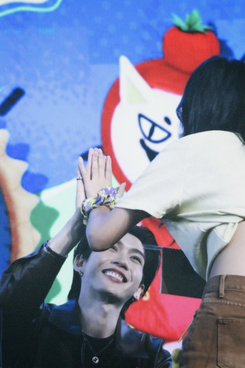 pchyyok's tweet photo. 05.04.26 || AOUBOOMCERI FNV 2026

For as long as I exist , you will be loved.🤍

#GMMTVFANIVAL2026xAouBoom
ꔛ #AouBoom ✿ ◡̈ https://t.co/riTwIxFT9W