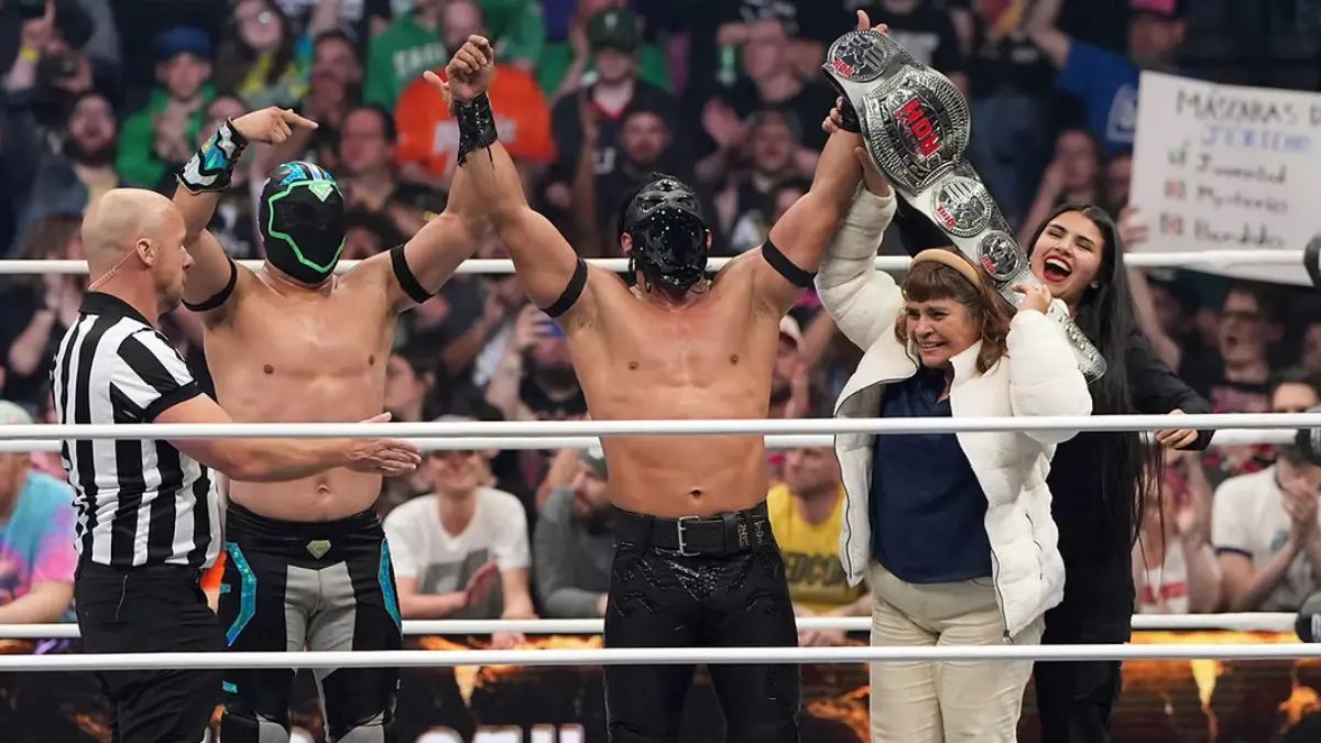 wrestle_hist's tweet photo. 4/6/2025
Bandido defeated Chris Jericho in a Mask vs. Title Match to become the new ROH World Champion at Dynasty from the Liacouras Center in Philadelphia, Pennsylvania.
#AEW #AEWDynasty #Bandido #ChrisJericho #TheLearningTree #MaskVsTitleMatch #ROHWorldChampionship https://t.co/vJRscIEMkX