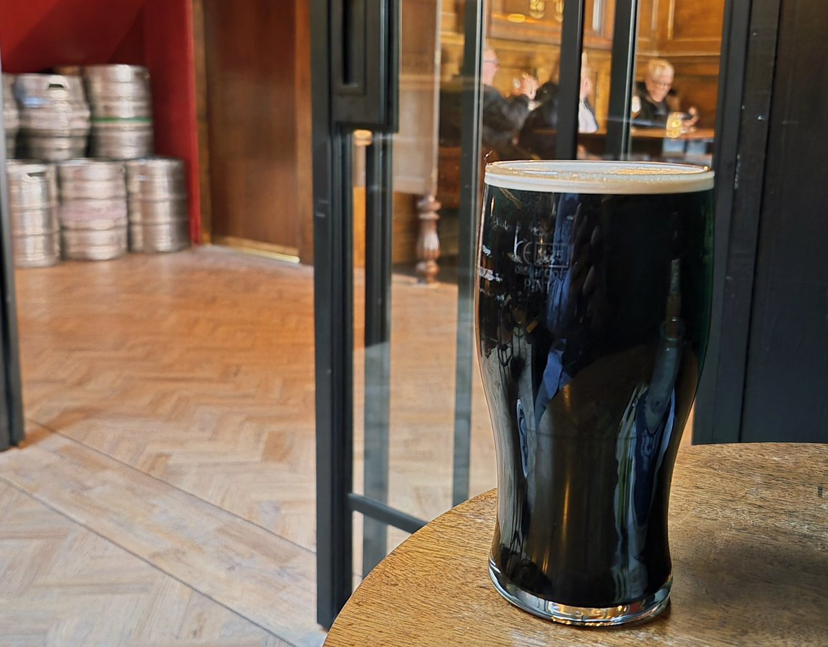 Higsons Oatmeal Stout at the Queens Arms, Liverpool 

#realale
#craftbeer
#newbeerseve