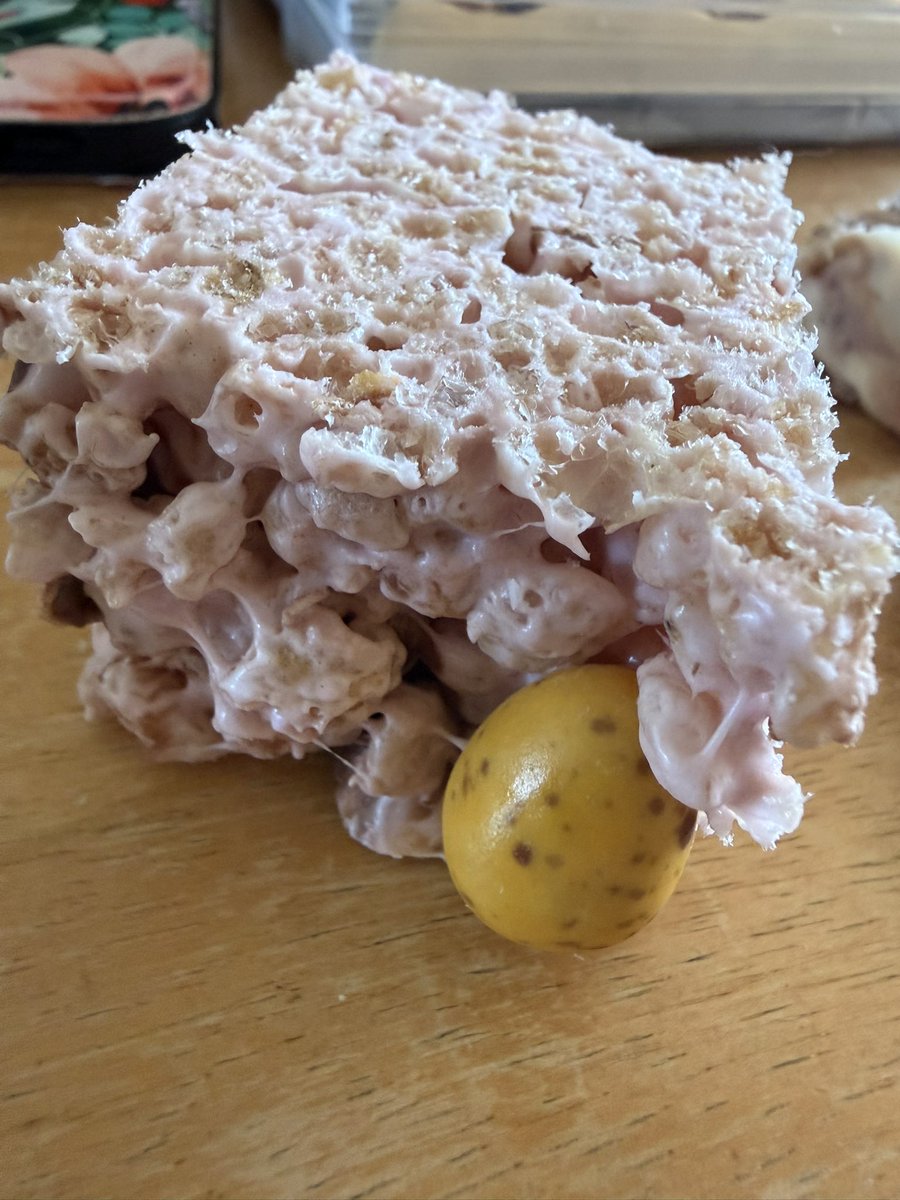 Turns out I’m Easter Treat maker!!!

creme egg brownie

Mini egg krispie

Mini egg fudge 

Mmmmmmm mmmm mmmm 
😋 🤤❤️💋

#easter2026