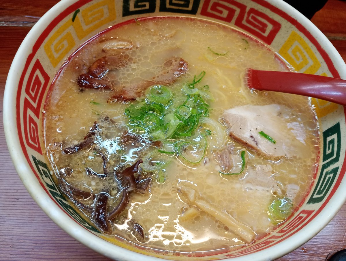 日曜の夕方に秋葉原のじゃんがらラーメンで、じゃんがら味噌、角肉入り　1340円を食べた。
久しぶりで懐かしい味に、味噌入っててうまかった。