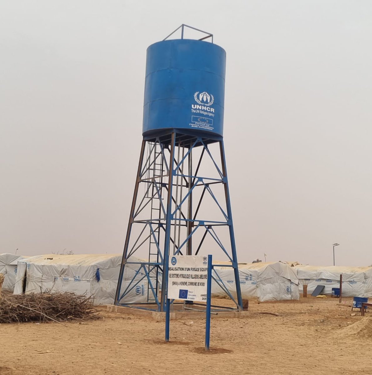 L’eau potable, un besoin vital pour les déplacés de force. À Koro (region Bandiagara), l’aide humanitaire de l’UE permet aux réfugiés burkinabè sur le site de kénéwé d’y accéder plus facilement, un progrès concret pour leurs conditions de vie.
<a href="/eu_echo/">EU Civil Protection & Humanitarian Aid 🇪🇺</a> &amp; <a href="/ECHO_CWAfrica/">EU Humanitarian Aid | West and Central Africa</a>