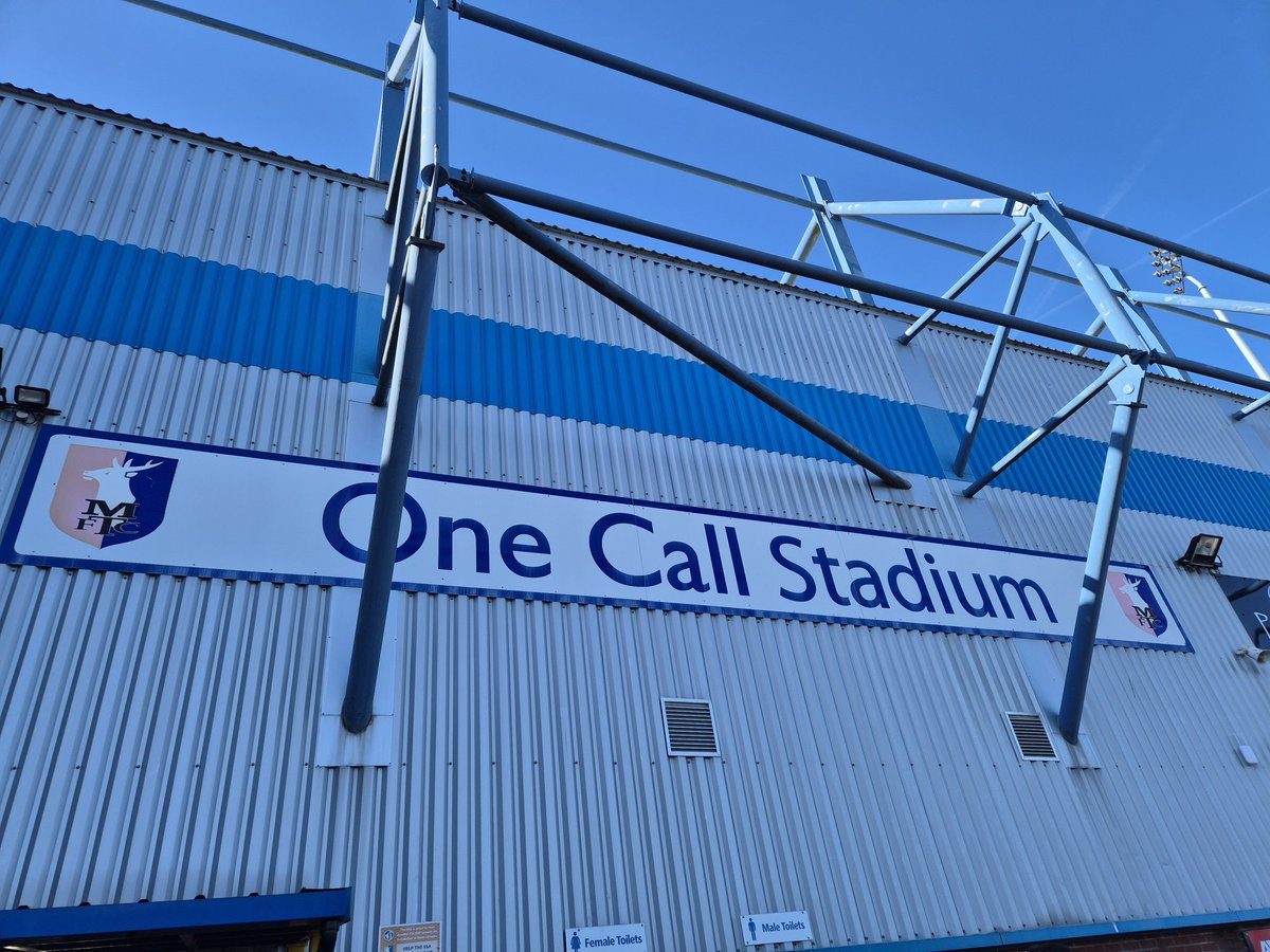 hoffymh's tweet photo. Manafield 🏴󠁧󠁢󠁥󠁮󠁧󠁿 : One Call Stadium 
Spiel der @SkyBetLeagueOne 
@mansfieldtownfc vs. @burtonalbionfc #Groundhopping https://t.co/fB35gQTjSQ