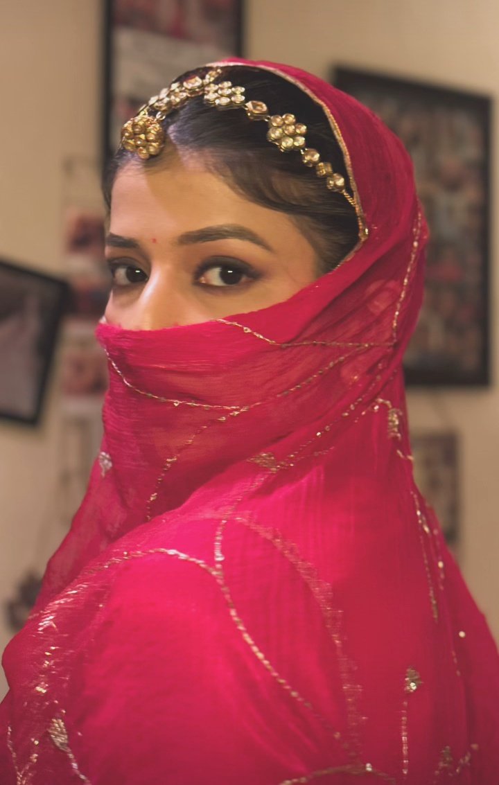 Samridhii is looking absolutely gorgeous in Abhira’s upcoming look ✨❤️

•| #SamridhiiShukla #AbhiraSharma
#yrkkh |•