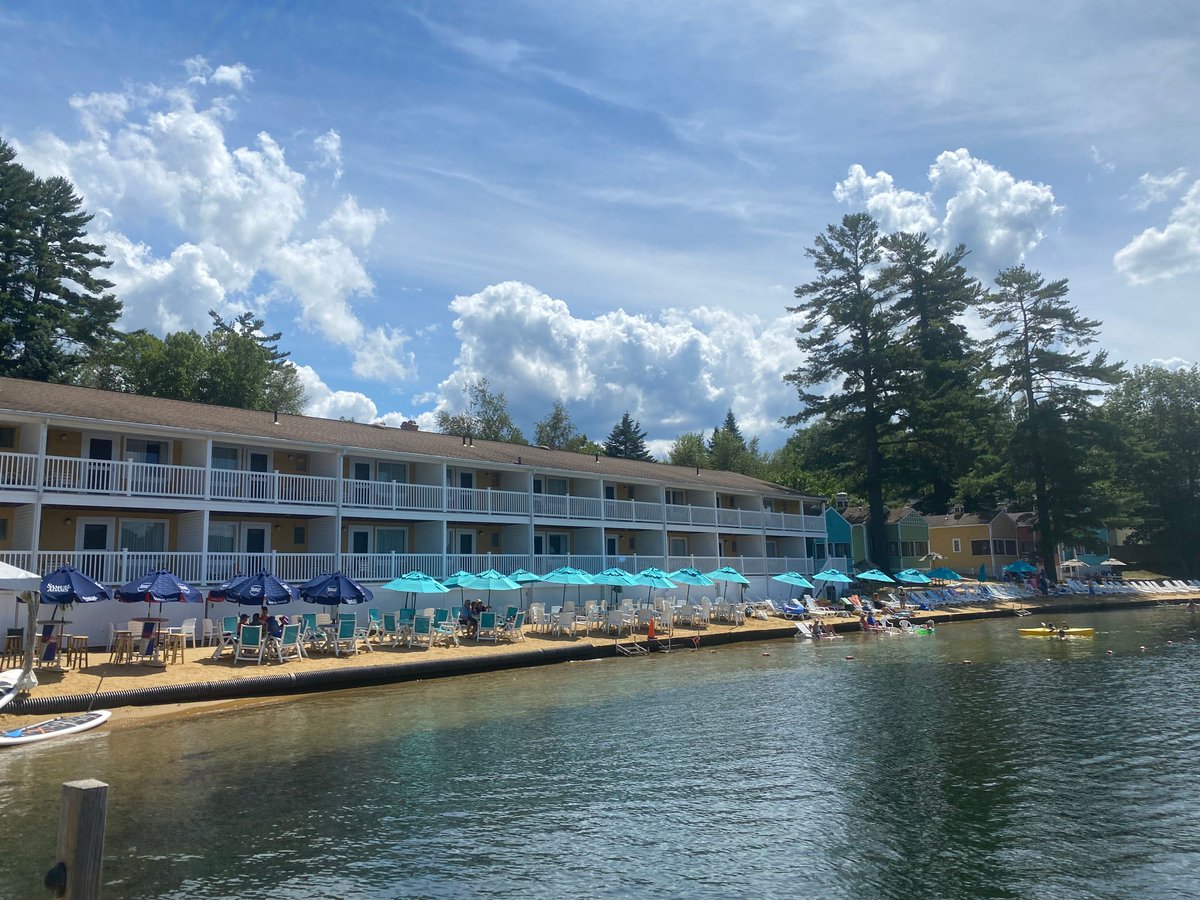 NaswaResort's tweet photo. Your perfect summer getaway starts now ☀️

Book early at The NASWA Resort and get ready for sunny days, lake breezes &amp; unforgettable moments on Lake Winnipesaukee 🌊

Reserve your stay: https://t.co/ghSapdWNsr

#NASWAResort #BookEarly #LakeWinnipesaukee #SummerVacation https://t.co/bGeRMtXvsP