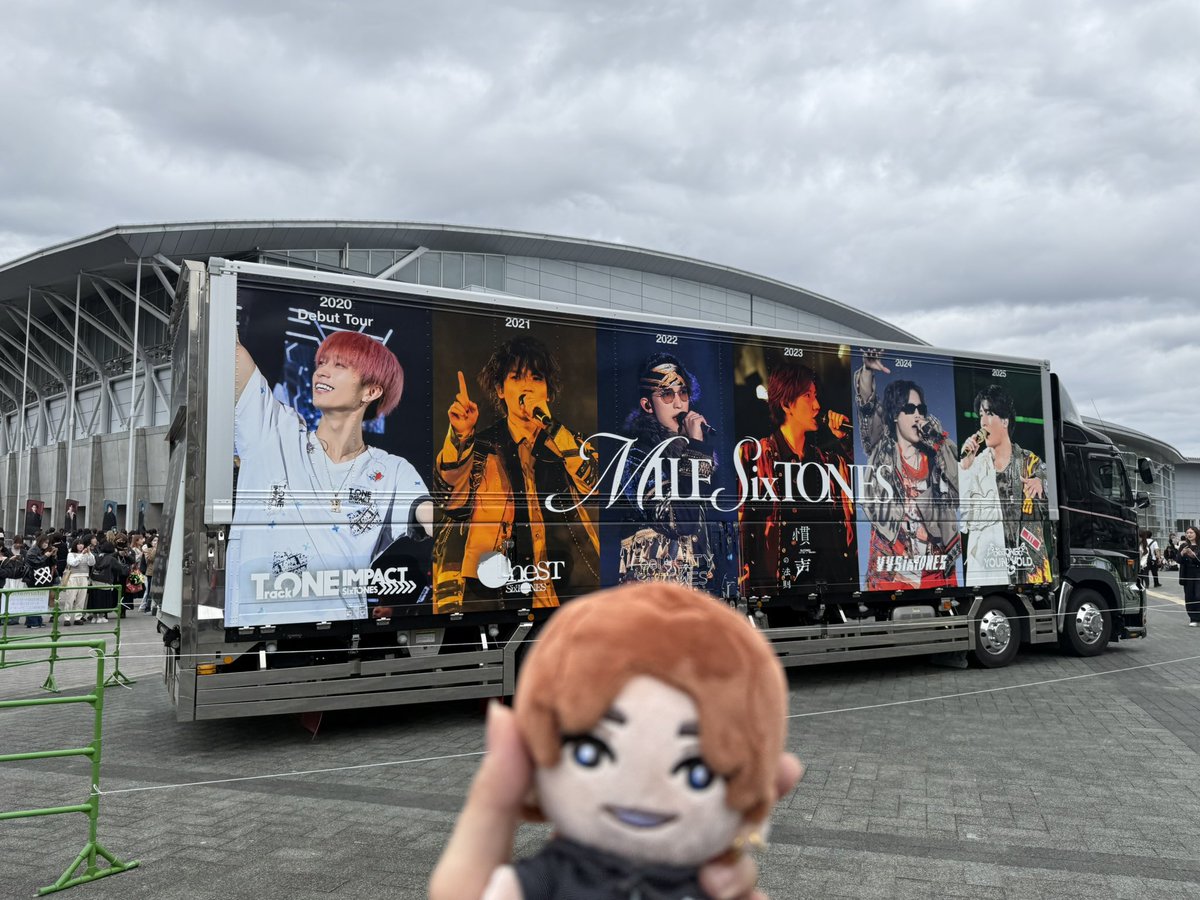 mix_love9's tweet photo. 昨日をどれだけ楽しみにしていたか🥹🥹安定に1人だったんだけど隣の女の子たちがすごく優しくて樹きたらもっとこっち来てください！！って言って詰めてくれた😭😭💙優しさの塊でしかないやーん。暖かい現場だった🥹✨
あーーみんなみたいに感想言い合える友達欲しい😂
#SixTONES_MILESixTONES https://t.co/ceJwDvgBXe
