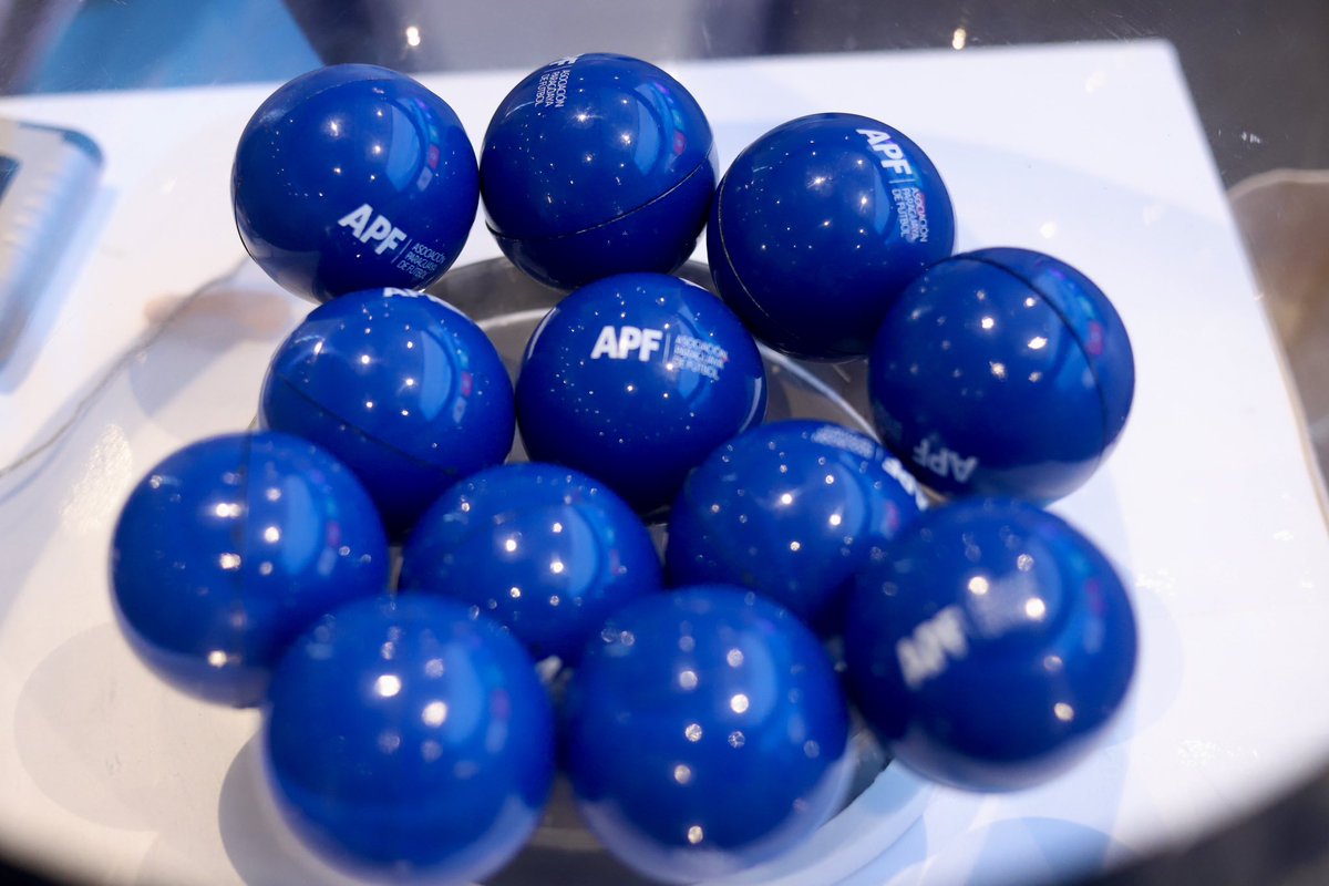 FutsalAPF's tweet photo. ✅ En instantes arranca el sorteo de la Liga Premium de Futsal FIFA 2026, para dar a conocer los emparejamientos de los encuentros de la primera etapa del torneo.

La transmisión será en vivo por @TigoSportsPY 

#FutsalAPF🇵🇾 #LigaPremium2026🏆 https://t.co/RrCS0wWI2L