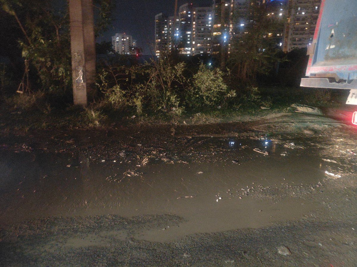 SamPanigrahi23's tweet image. This is the #condition of the main road near Emaar Palm Square. Even without rain the roads are filled with #water. Grave #failure on part of #Gurugram authorities. #publicroads filled with #filth

@MunCorpGurugram @OfficialGMDA @DC_Gurugram @leenadhankhar @HTGurgaon @htTweets