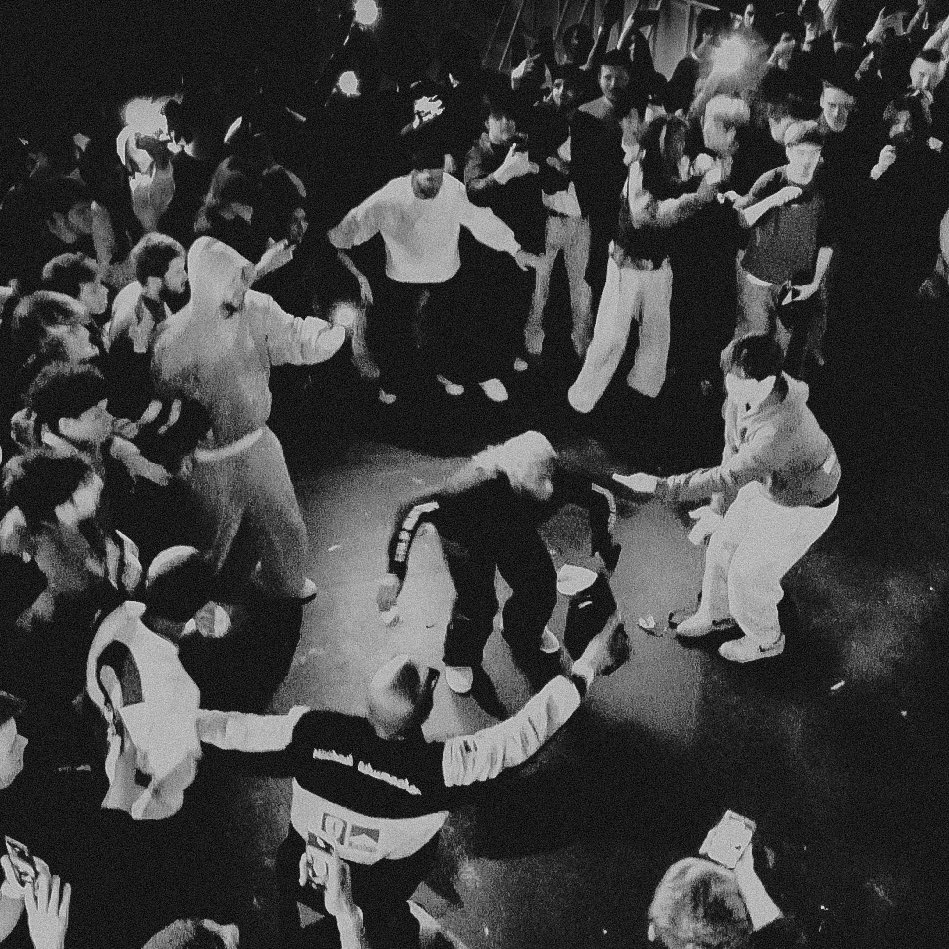 YEFANATICS tweet media