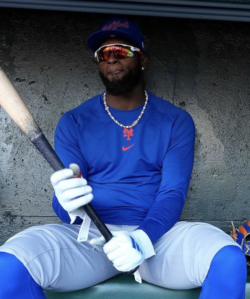 Mets Batflip tweet media