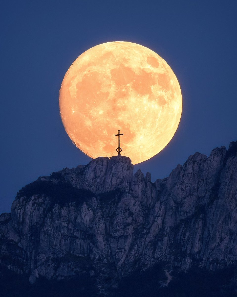 Schoenberger_K's tweet image. The Full Moon
Bavarian Alps, Germany 

#landscapephotography #landschaftsfotografie #moon
