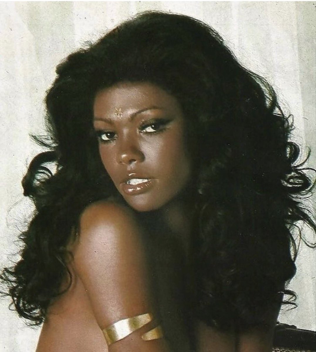 momoboyd tweet media