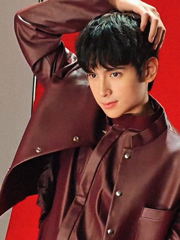 hmjvisual's tweet photo. could literally grace any magazine cover please he’s so perfect. https://t.co/imtsHuQjzW
