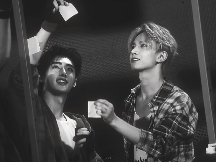 OT7 | هِـيُّـورِي tweet media