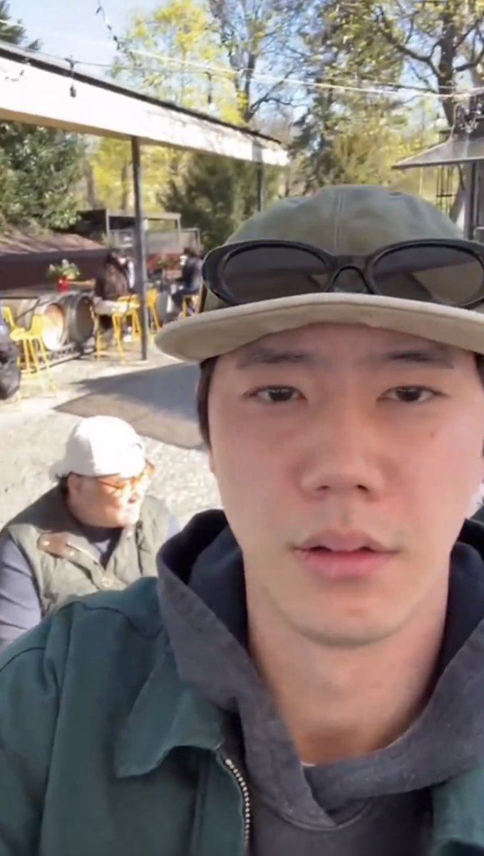 라방 상태 진짜ㅋㅋㅋ 이게 정말 29살 남자배우의 라방이 맞아? 그냥 낚시동호회 기념샷 아니고?