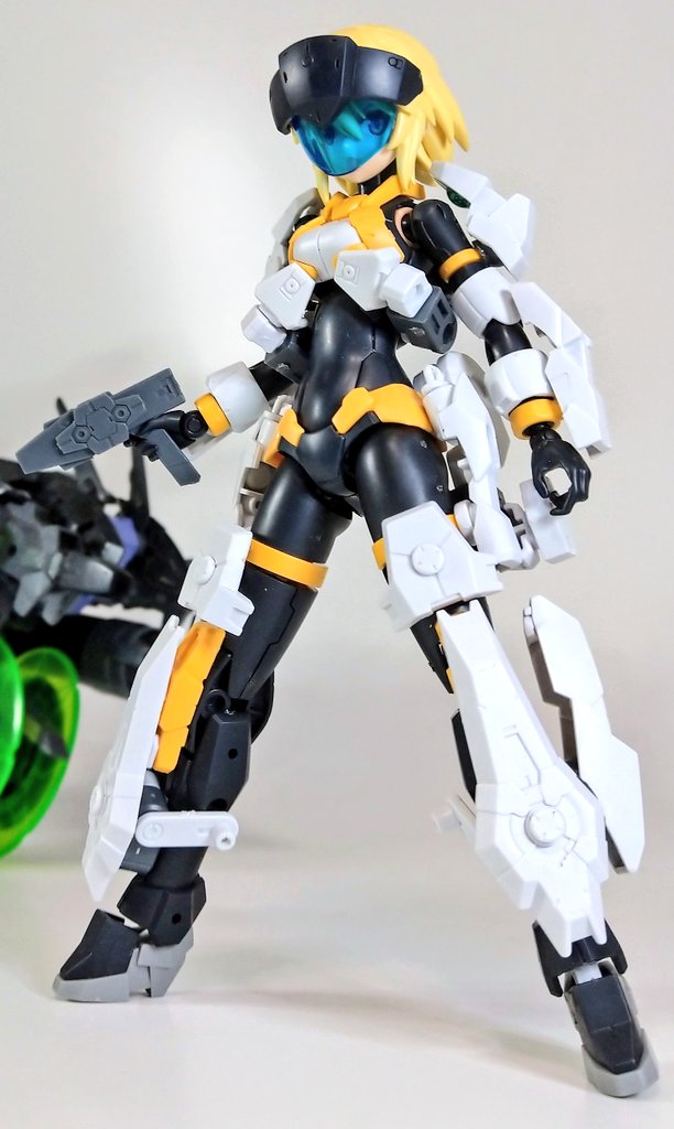 #同じキャラですが異なる装備の姿を晒す見た人はお任せ
イクシェッタ「電装！」
イクシェッタがコンバットギアを電装するタイムは僅か0.05秒にすぎない
では、電装プロセスをもう一度見てみよう！
#30MS