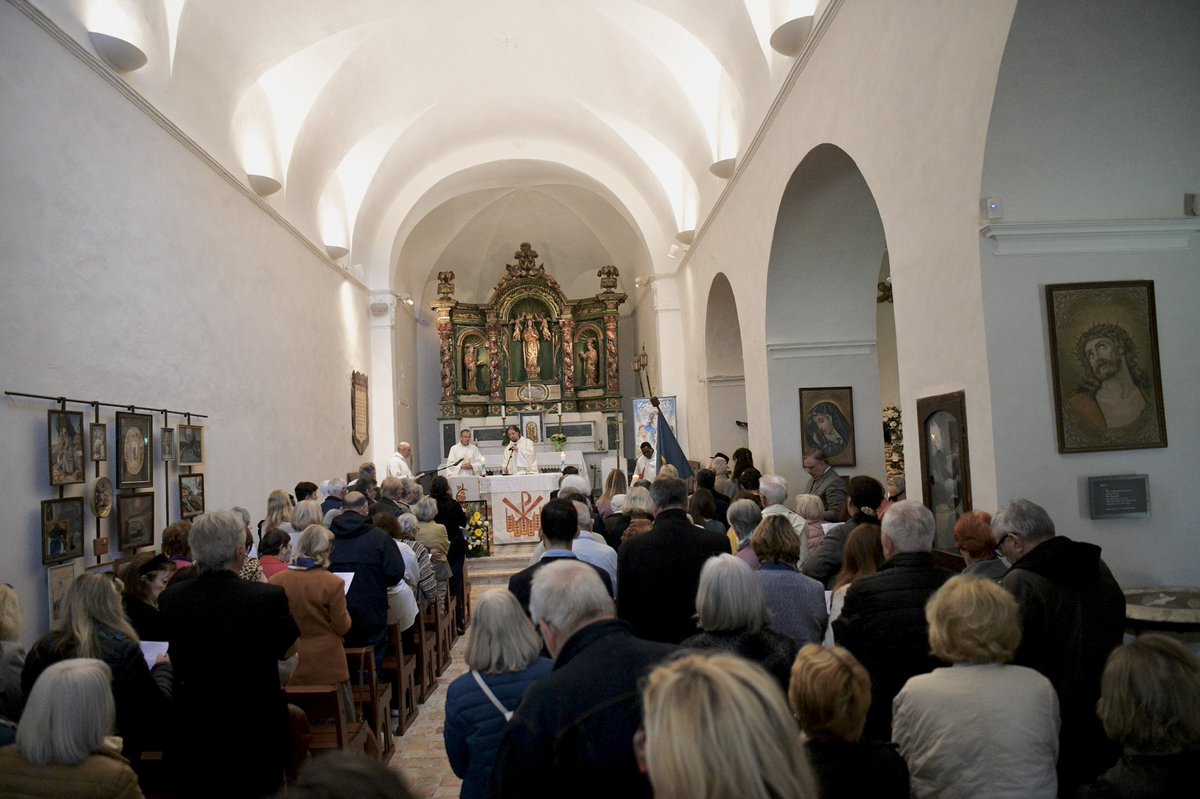 LeCannetVille's tweet image. #traditions #LeCannet #Mougins
Traditionnelle messe du lundi de Pâques en la Chapelle Notre-Dame-de-Vie-de-Mougins.
Dès le 17e siècle, le sanctuaire de Notre-Dame-de-Vie-de-Mougins rassemblait de nombreux fidèles venus des cantons environnants, et notamment du Cannet.