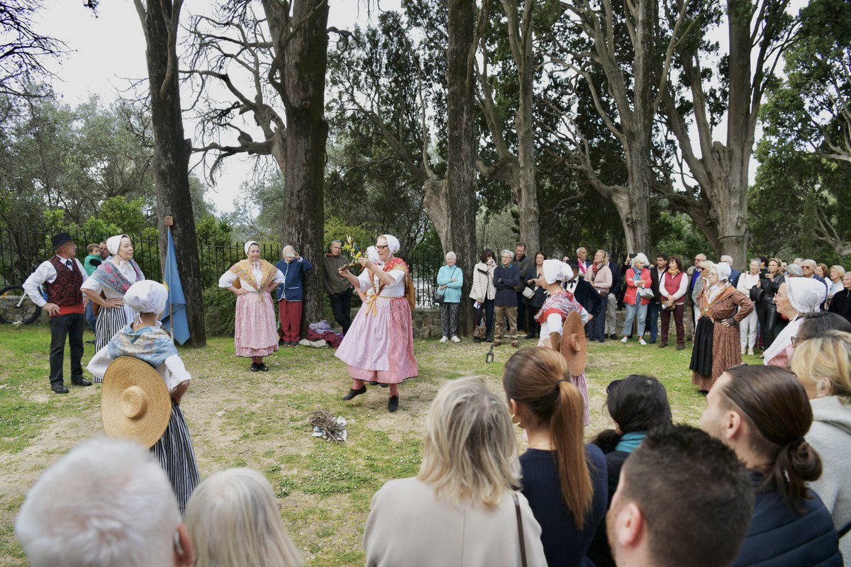 LeCannetVille's tweet image. #traditions #LeCannet #Mougins
Traditionnelle messe du lundi de Pâques en la Chapelle Notre-Dame-de-Vie-de-Mougins.
Dès le 17e siècle, le sanctuaire de Notre-Dame-de-Vie-de-Mougins rassemblait de nombreux fidèles venus des cantons environnants, et notamment du Cannet.