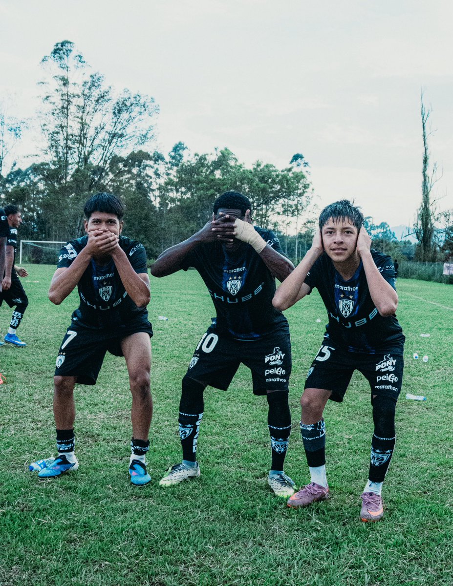Volvemos a vivirlo… ⭐️🖤💙 
Los mejores momentos de la gran final en Colombia, donde dejamos todo en la cancha y nos quedamos con el título del HENKO Tournaments 🏆🇨🇴
📸 @henko_tournaments