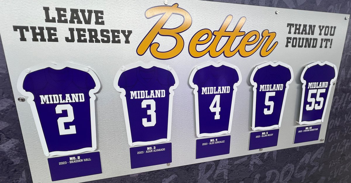 sidesignprint's tweet photo. Do you have cinderblock walls in your sports facility?

Midland High School Football didn't settle for plain. Dated cinderblock and photos nailed to the wall became an inspiring  environment.

DM "UPGRADE" to bring YOUR facility to life, like @midlandhighfb. https://t.co/ReHuyxYXCo