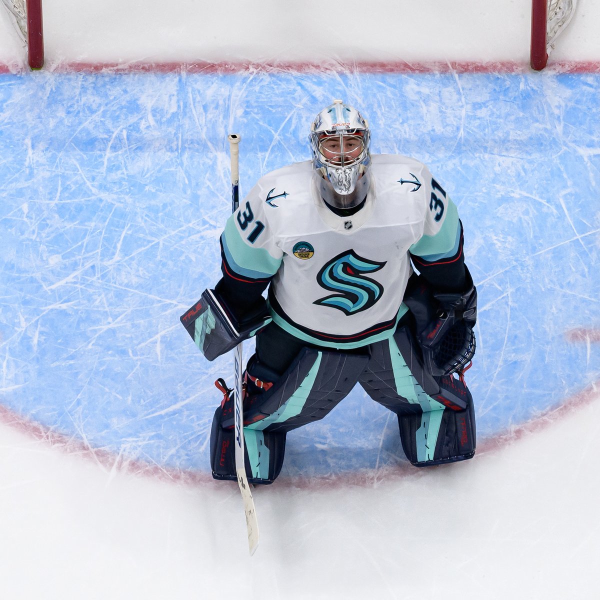 NHLde's tweet photo. The German Gentleman 🇩🇪😍🦑 

#SeaKraken | @seattlekraken | @philgrubauer31 | #Grubauer https://t.co/Atd3rHwB1G