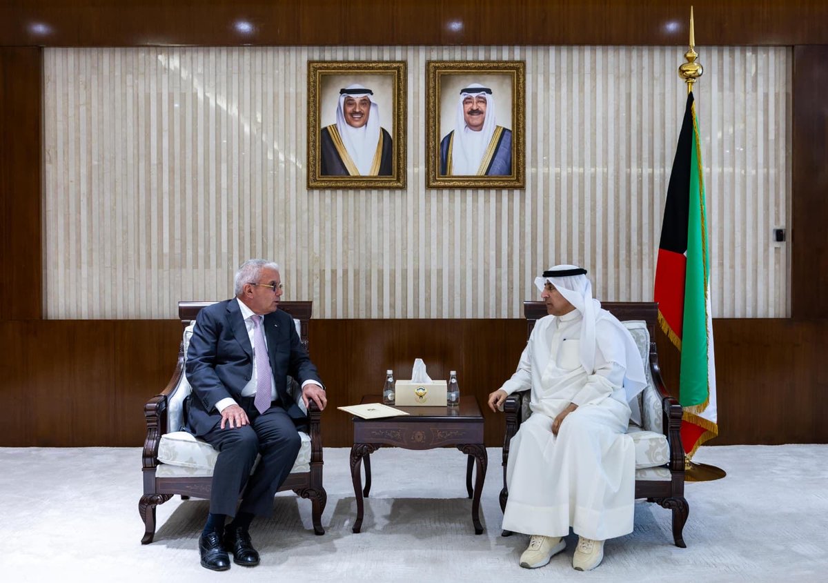 kuna_ar's tweet photo. وزير الخارجية الشيخ جراح جابر الأحمد الصباح يتلقى رسالة خطية من وزيرة الخارجية والمغتربين في دولة فلسطين د. فارسين شاهين تتصل بالعلاقات الثنائية إضافة إلى أبرز المستجدات على الساحتين الإقليمية والدولية

- تسلم الرسالة نائب وزير الخارجية بالوكالة السفير عزيز الديحاني لدى استقباله سفير دولة فلسطين لدى البلاد رامي طهبوب

 https://t.co/jwofQ0Q3MI

#كونا #الكويت