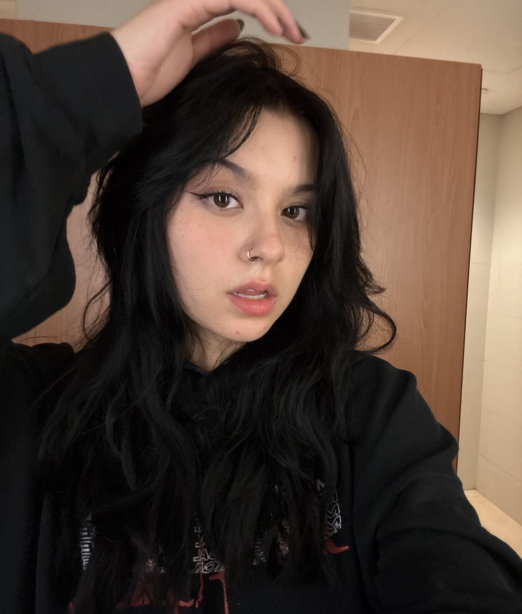 violet (。- .•) is studying for the mcat tweet media