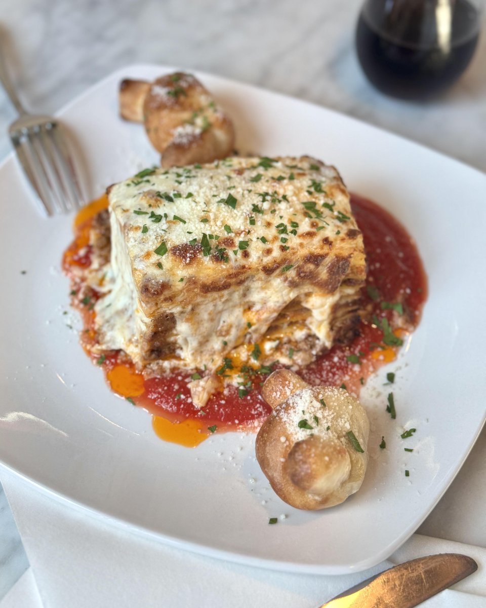 mthpizza tweet media