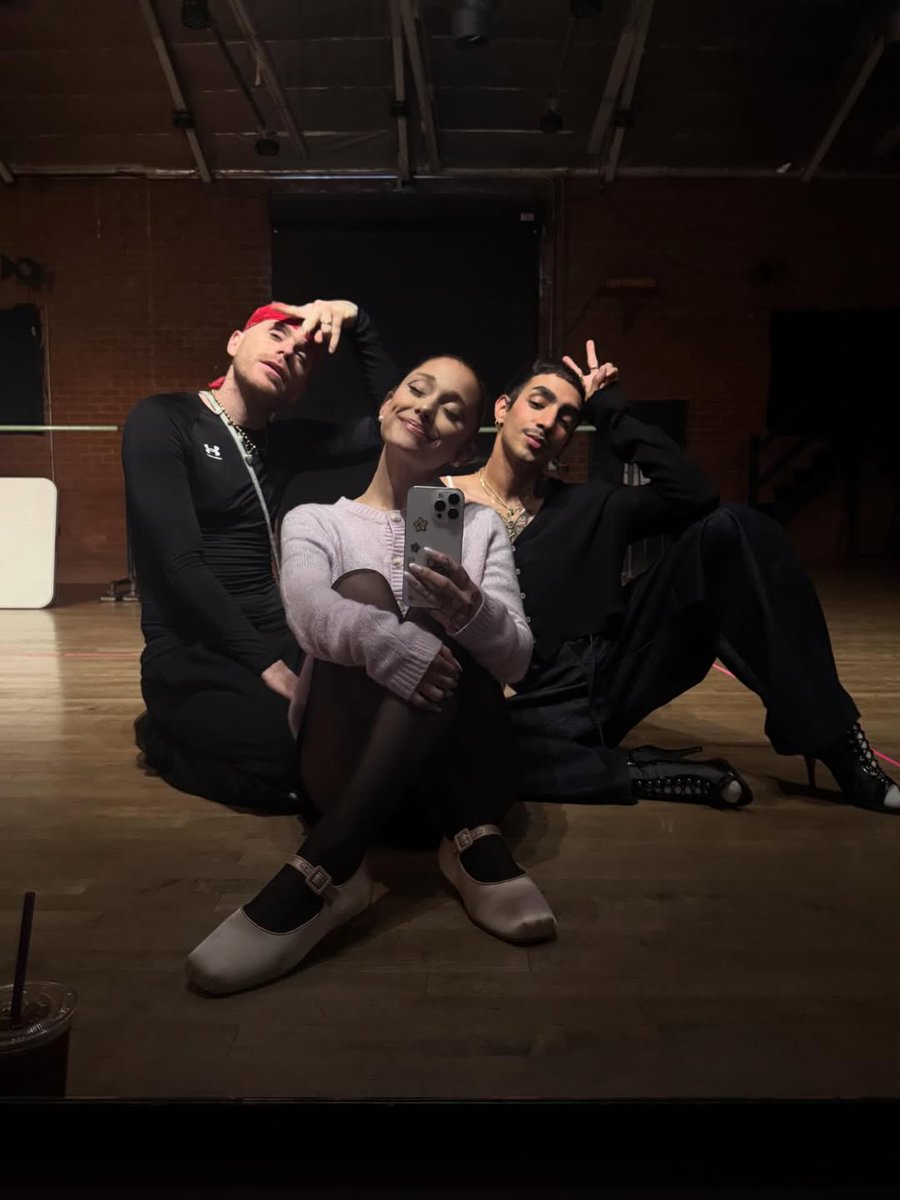 Ariana Everything tweet media