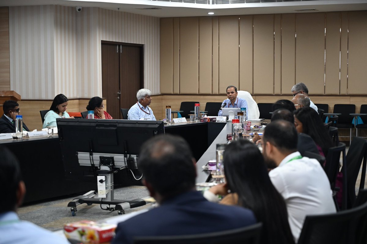 Officer Trainees - Indian Information Service 🇮🇳 tweet media