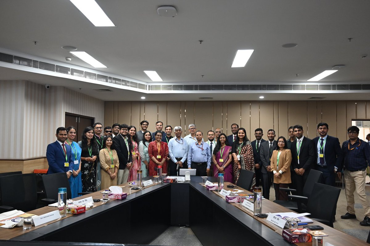 Officer Trainees - Indian Information Service 🇮🇳 tweet media