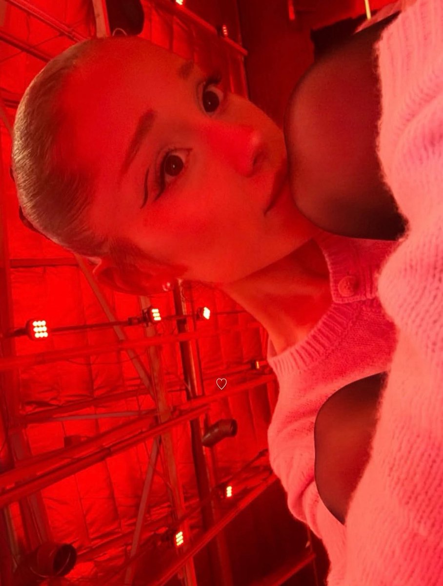 angie 🐝 will see ari ∞︎︎ ☼ tweet media