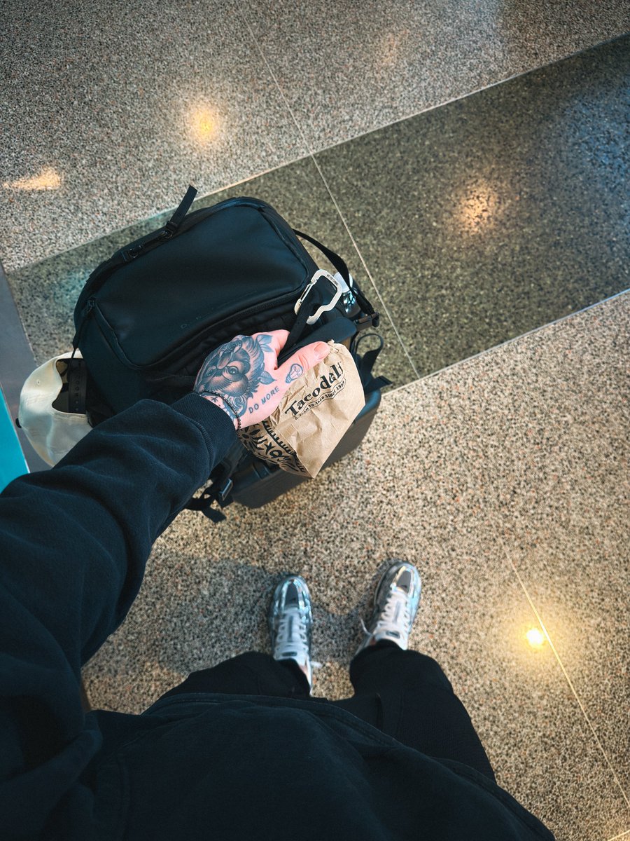 JHawkShoots's tweet photo. Off to NYC for a quick 24 ✈️

Gonna be a fire trip 🔥 https://t.co/moNuzvDc1l