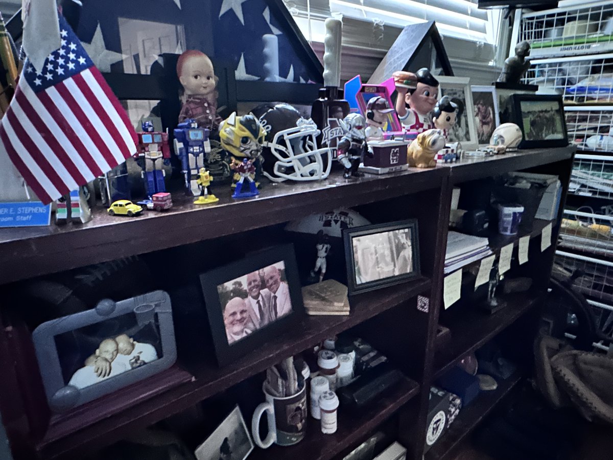 milesformike's tweet image. Hitting 3 years at @SoldierSuicide, I cleaned up my home office a bit. 

My family gives me a hard time for all my "stuff", but I love being surrounded by so many memories. It's like a living scrapbook of me, my brother, my dad and my family. 

#WFM #HomeOffice #milesformike