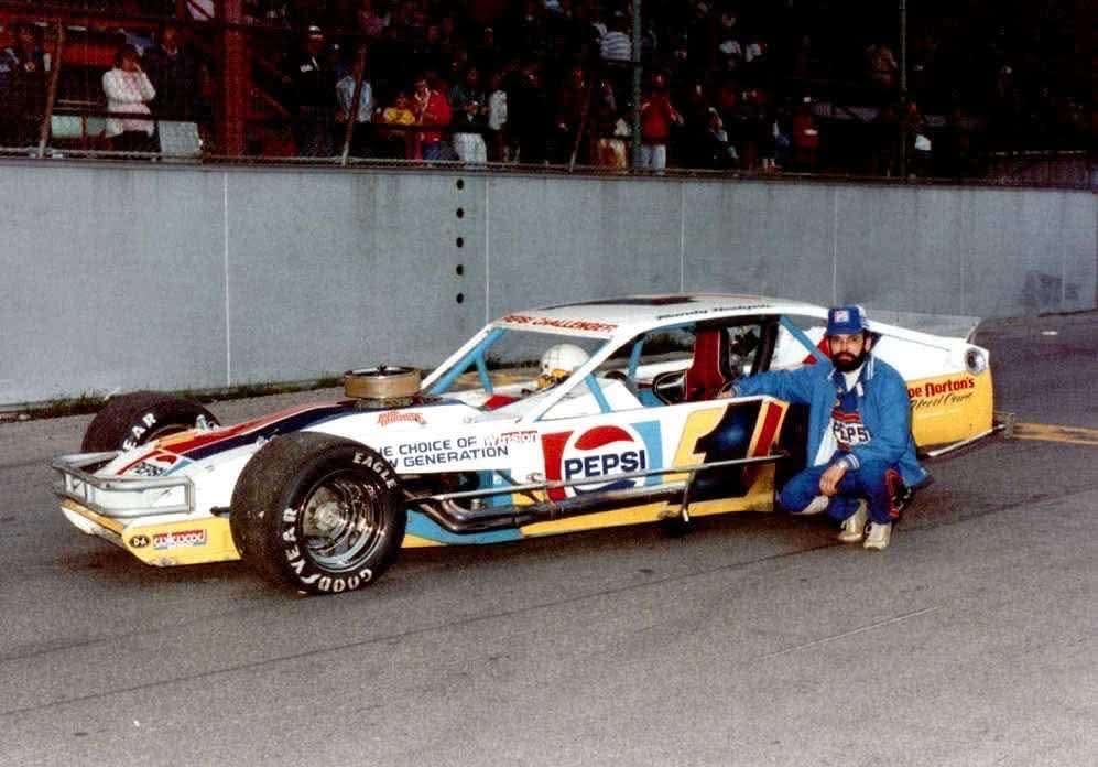 OswegoSpeedway's tweet photo. π π’ππππππ π π’π‘πππ¬ π§ππ₯π’πͺππππ β Randy Hedger poses with the Pepsi-sponsored No. 1 β 1985.
#ModifiedMonday | #SteelPalace https://t.co/IQCfwSqNgk