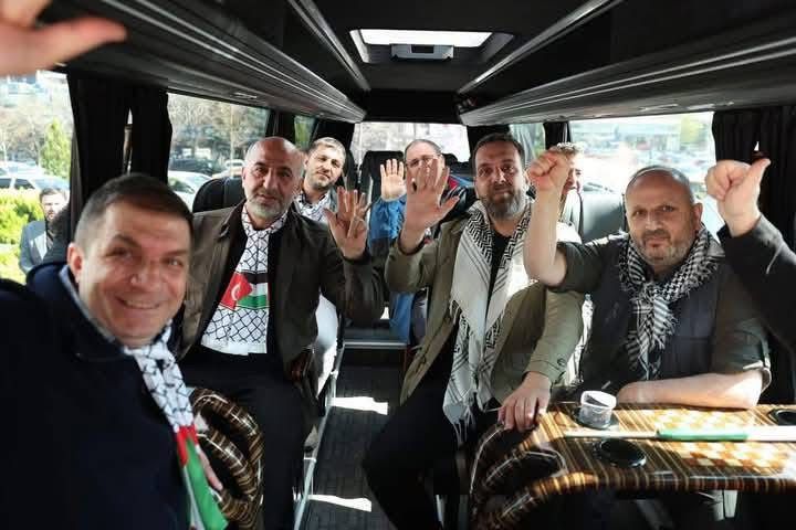 nevzatoylek2's tweet photo. 🧭ROTAMIZ GAZZE,
⛵️YÜKÜMÜZ İNSANLIK!

🔷️Bombalar altında ölmekten kurtulan bebek, çocuk, engelli, kadın ve yaşlılar şimdi de aç, susuz, ilaçsız ve soğuktan ölsünler isteniyor.
Buna itiraz ve isyan için yükselen vicdani çığlığa biz de karıştık.

Sivil aktivistler olarak Global Sumud Filosu'na dahil olarak ablukayı kırıp Gazze'ye ulaşmaya niyetli ve kararlı bir şekilde yola çıktık.

#globalsumudflotilla